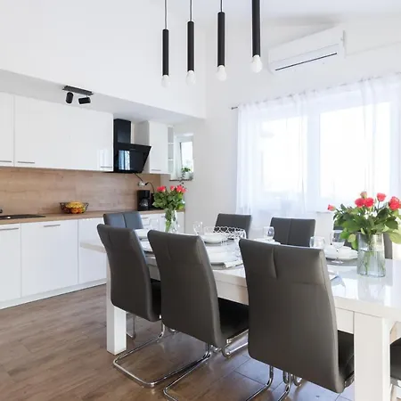 度假居 Kuca Za Odmor Cvita 扎达尔