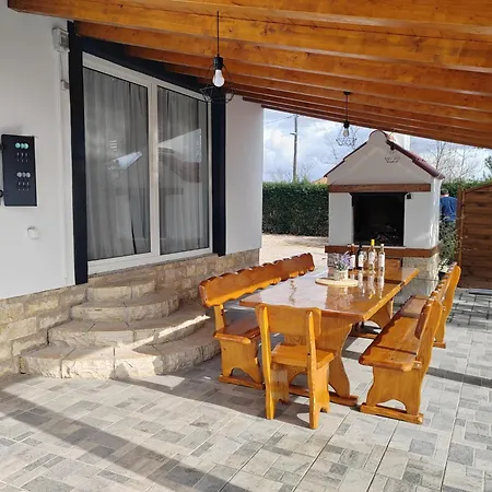 Kuca Za Odmor Cvita * 扎达尔